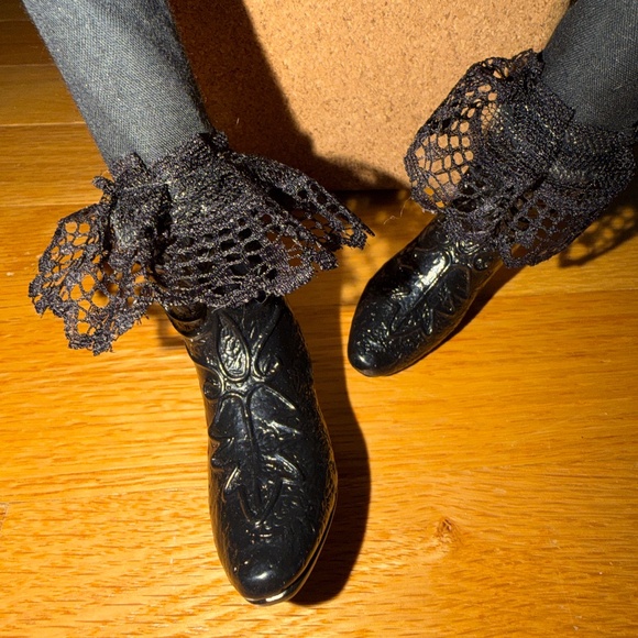 Katherine's Collection Halloween Witch Sitting Witch Brunhilda Witch - Picture 12 of 16